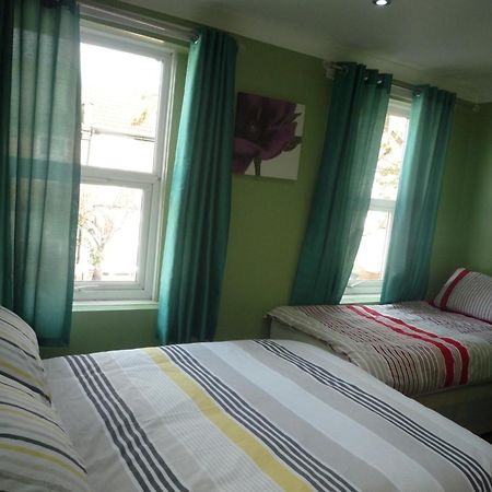 Three Bedroom House Lancaster Road 伦敦 外观 照片