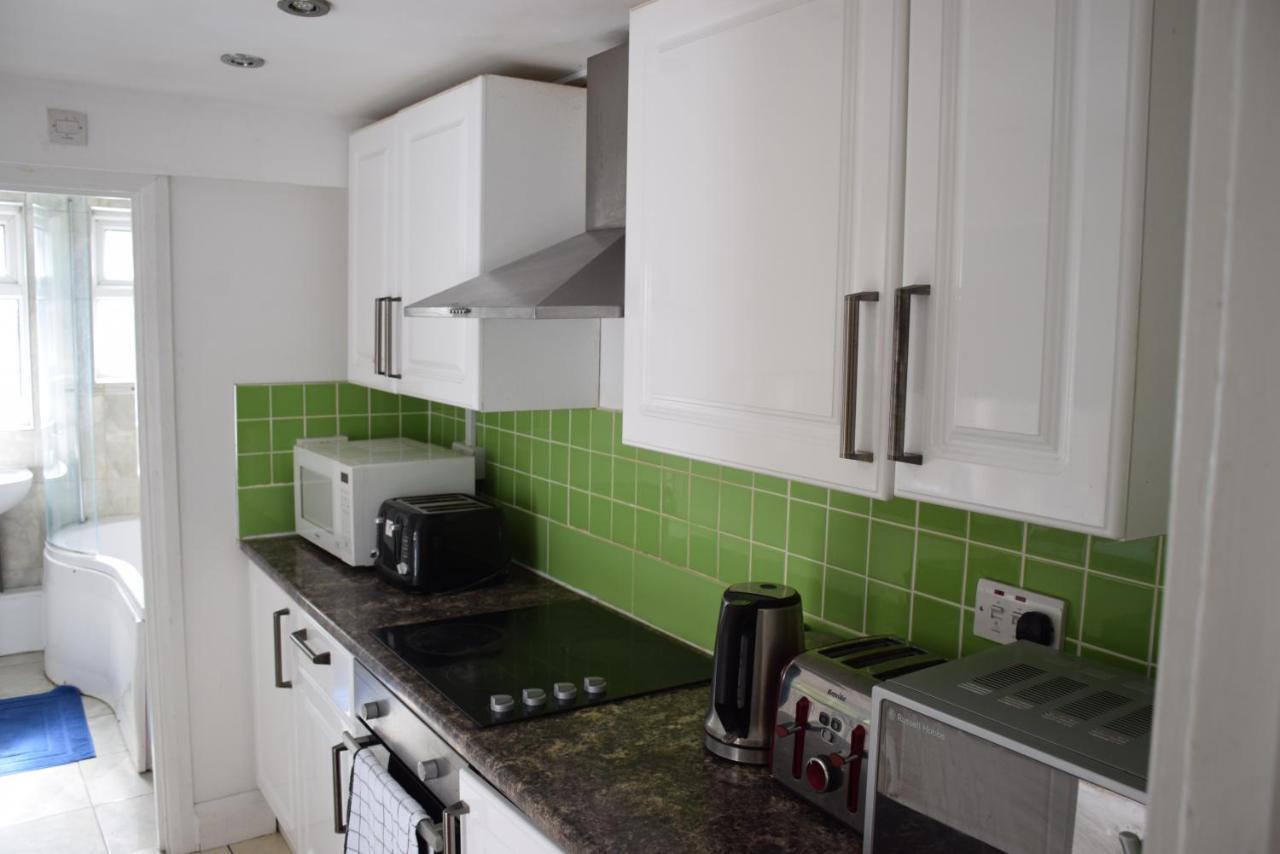 Three Bedroom House Lancaster Road 伦敦 外观 照片