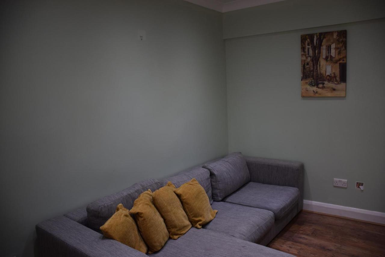Three Bedroom House Lancaster Road 伦敦 外观 照片