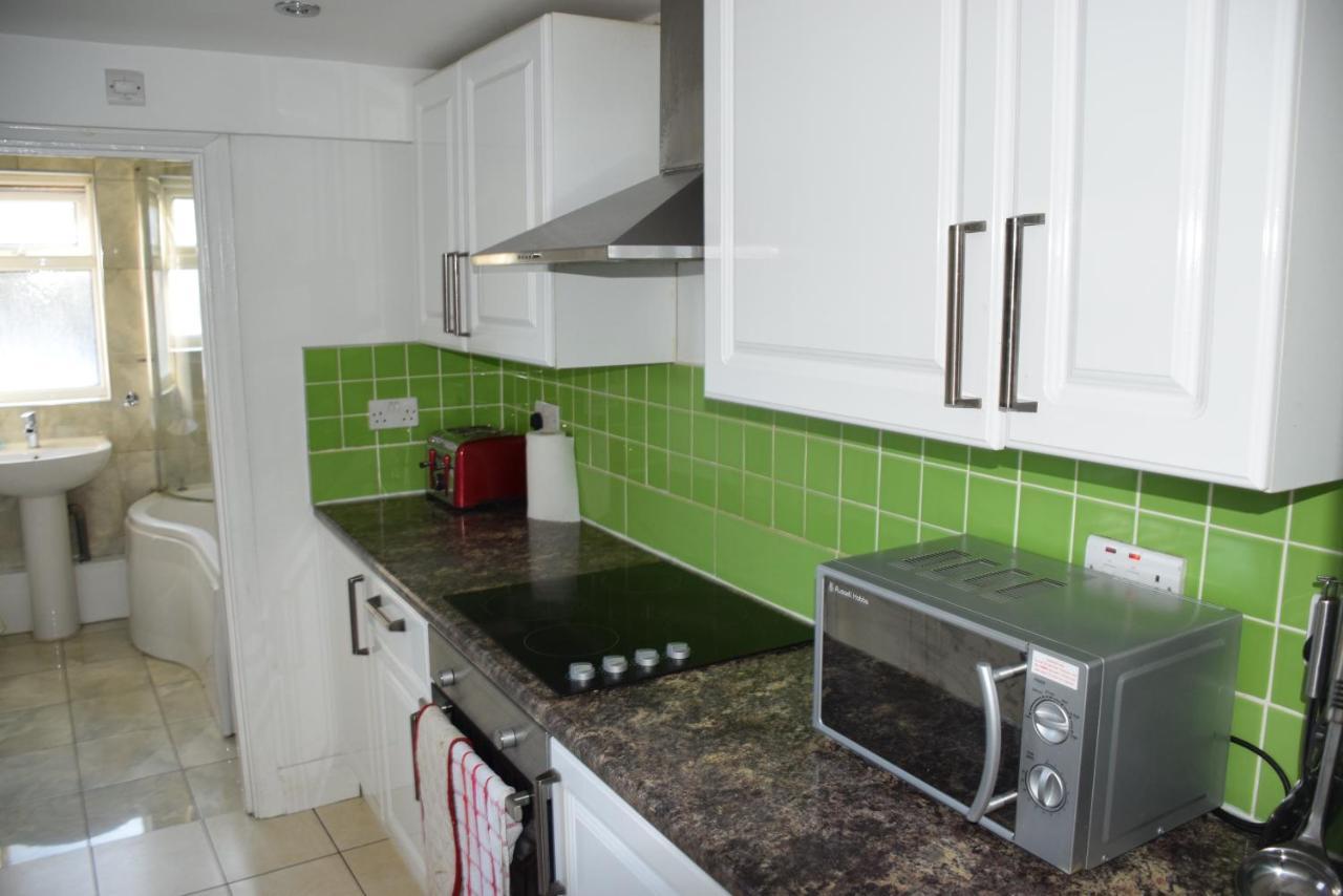 Three Bedroom House Lancaster Road 伦敦 外观 照片