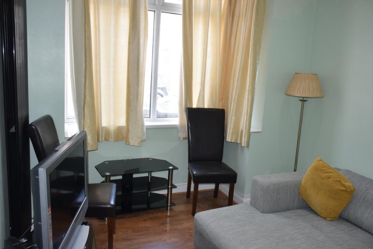 Three Bedroom House Lancaster Road 伦敦 外观 照片