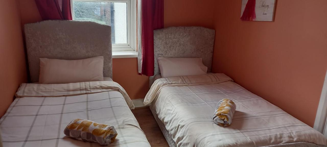 Three Bedroom House Lancaster Road 伦敦 外观 照片