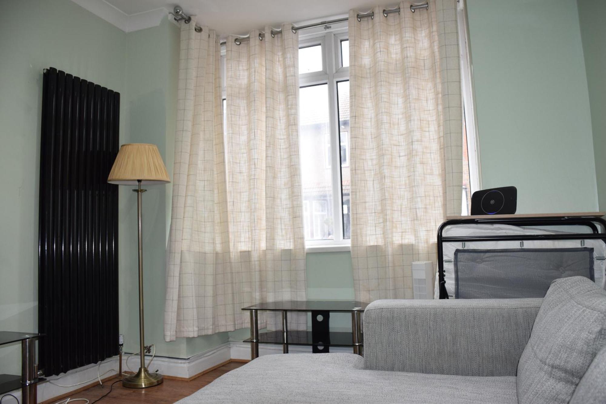 Three Bedroom House Lancaster Road 伦敦 外观 照片