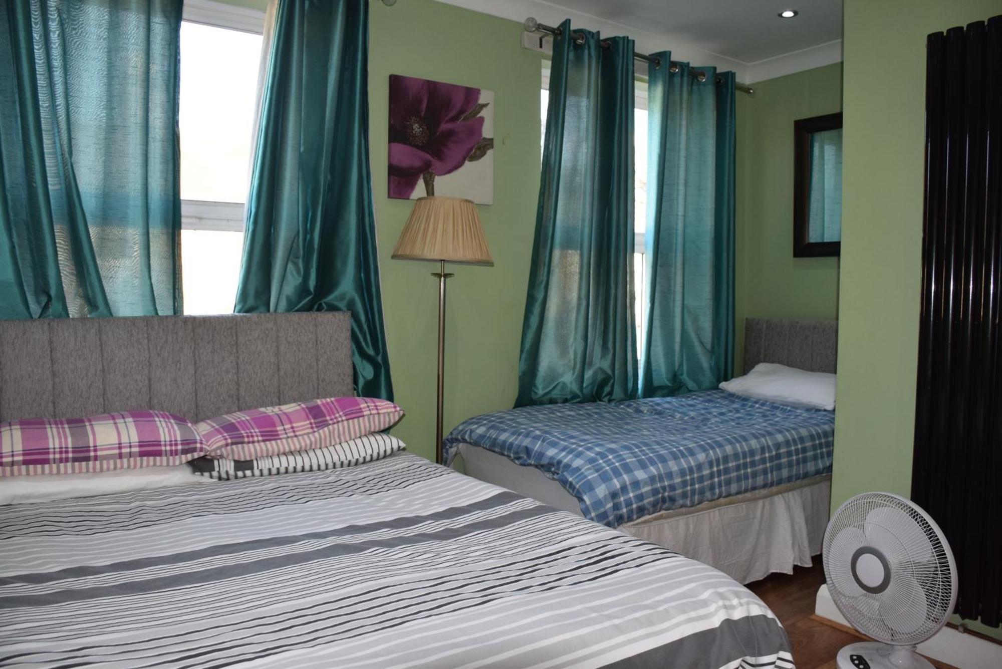 Three Bedroom House Lancaster Road 伦敦 外观 照片